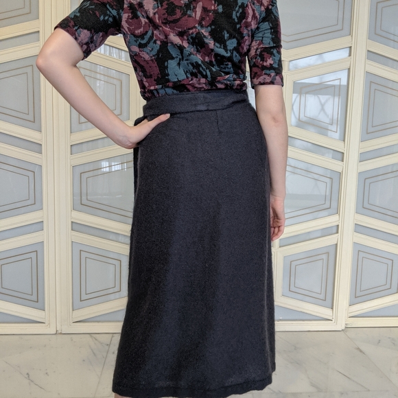 Max Mara charcoal mohair skirt. - Picture 3 of 6